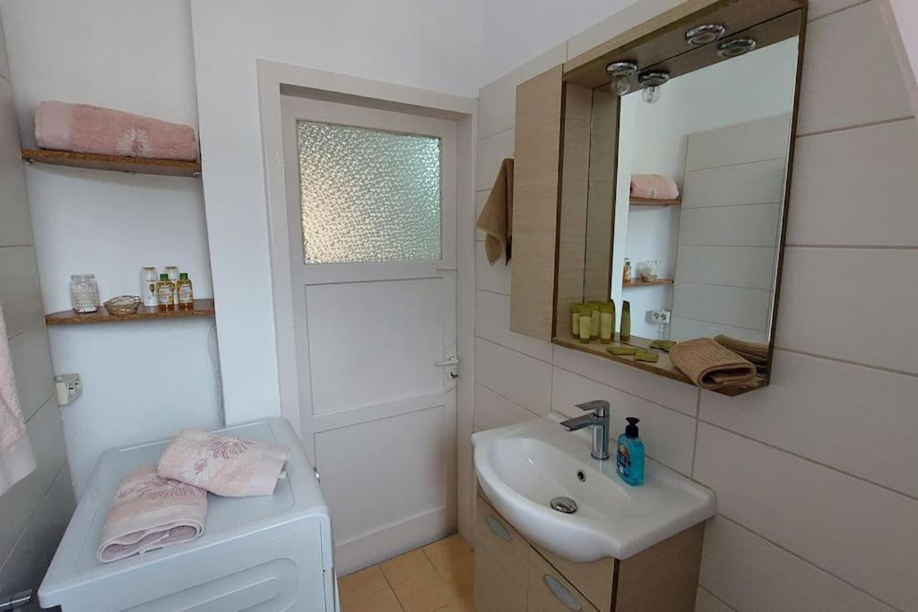 Old Port View Apartment, Διαμέρισμα Στο Κέντρο 2 Υπνοδωματίων Corfu  Екстер'єр фото