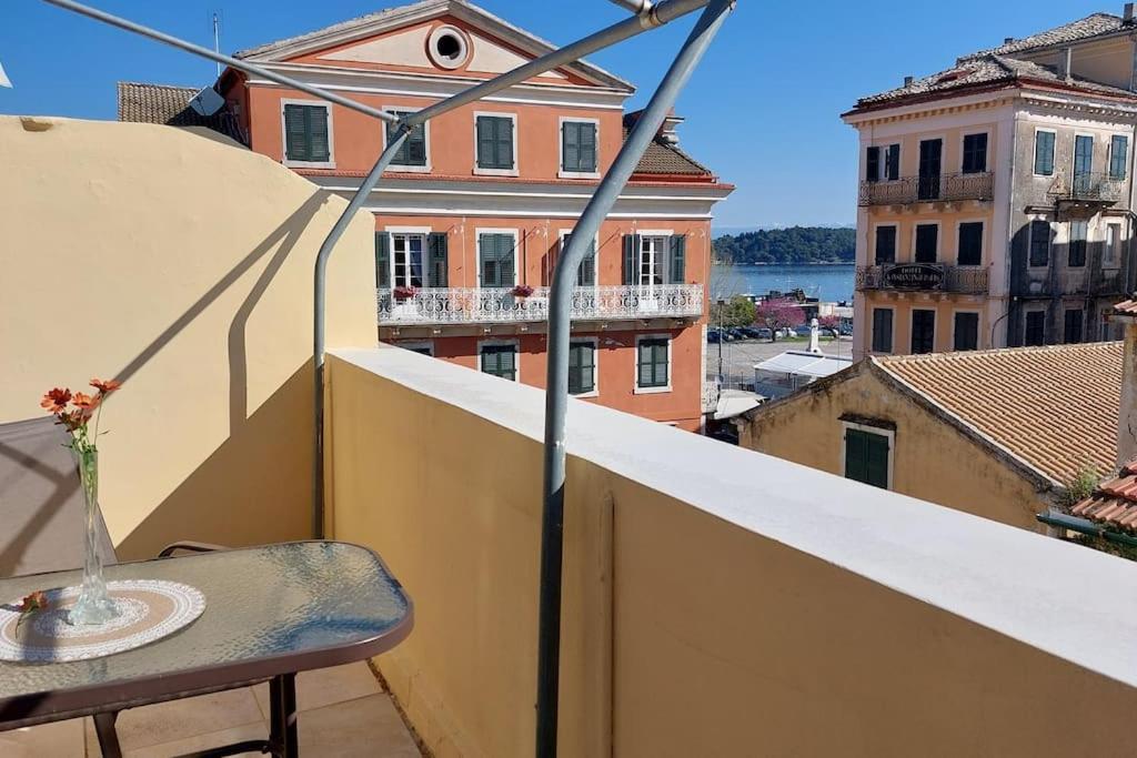 Old Port View Apartment, Διαμέρισμα Στο Κέντρο 2 Υπνοδωματίων Corfu  Екстер'єр фото